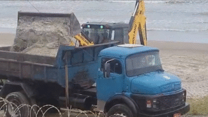 cacambas-e-trator-sao-apreendi